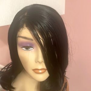 Reconditioned wig with side part black in good condition